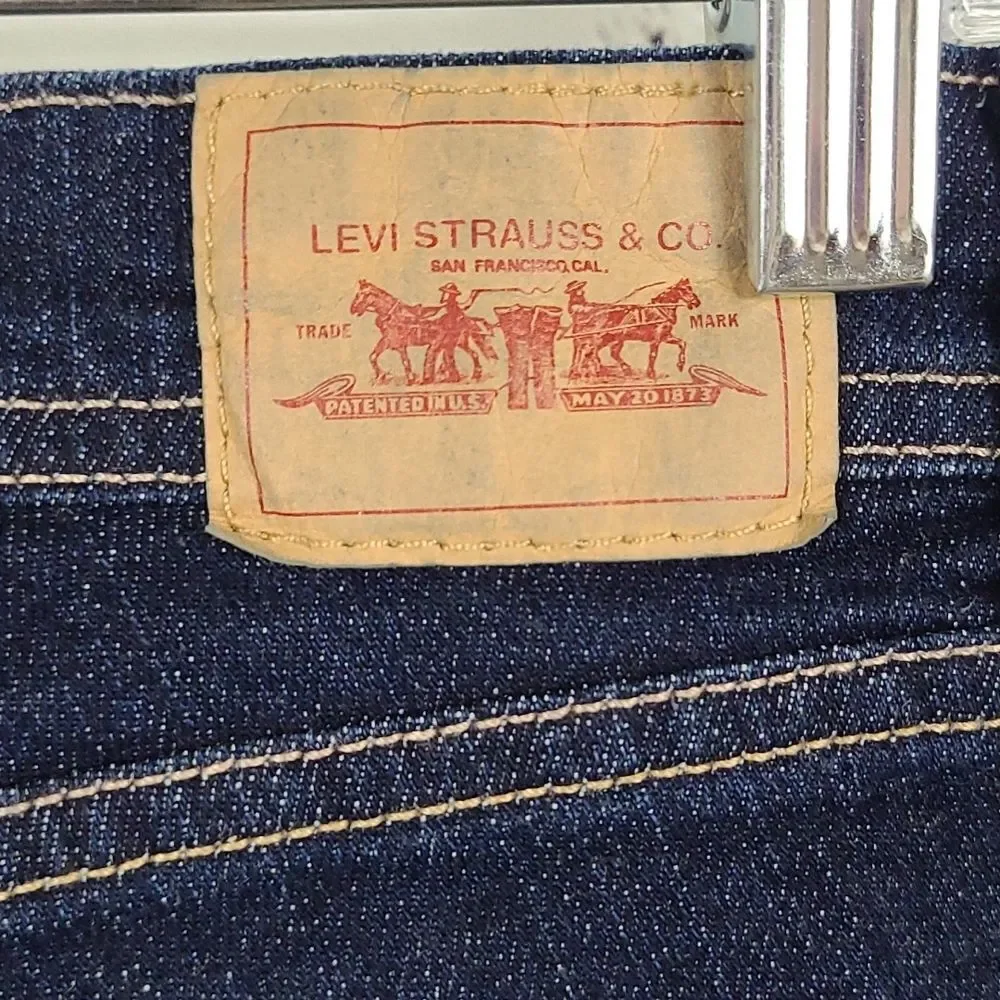 Levi's 528 Curvy Cut NWT Low Rise Stretch 14